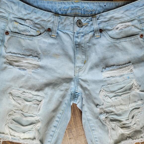 American Eagle Women Size 4 Jean Shorts 6inch Inseam Light Wash Destroyed Denim - Picture 10 of 10